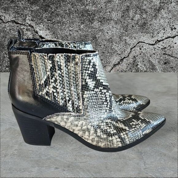 Marc Fisher‎ LTD Women's Unno Snake Print Pointed Toe Leather Boots Size 9.5 M - Picture 1 of 8